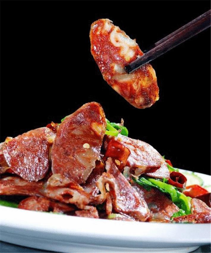 腊肠要蒸吗还是直接炒,煮腊肠还是蒸腊肠