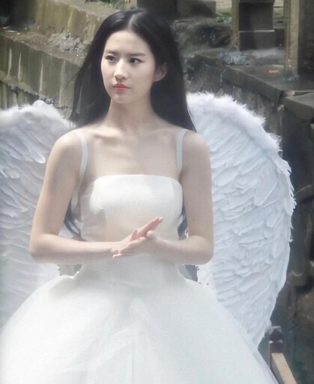 水滴鼻与鹰钩鼻之间的鼻型,男士水滴鼻的鼻型图片