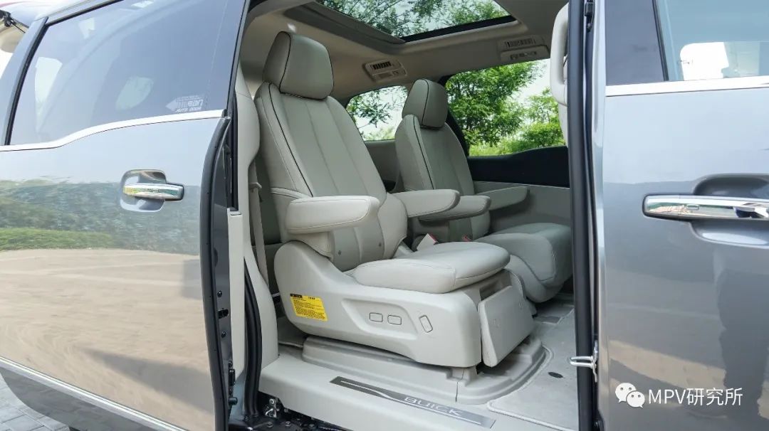 别克新gl8商务车报价及图片,别克gl8es尊享版新车优惠多少