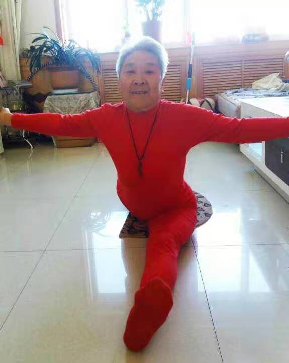 数九寒天，八十岁老夫妇每天凉水洗头擦身，我听后心里发抖