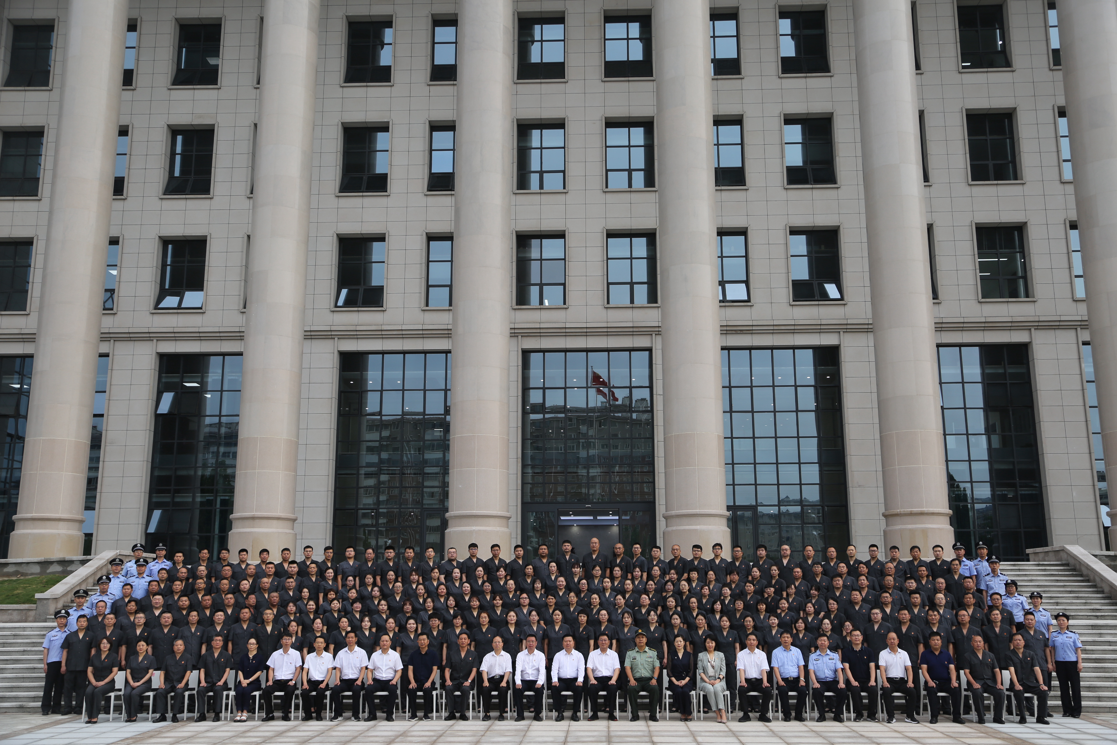 【七一·建*党**百年】巩义法院隆重举行“百年征程照初心，扬帆起航再出发”主题升*旗国**活动