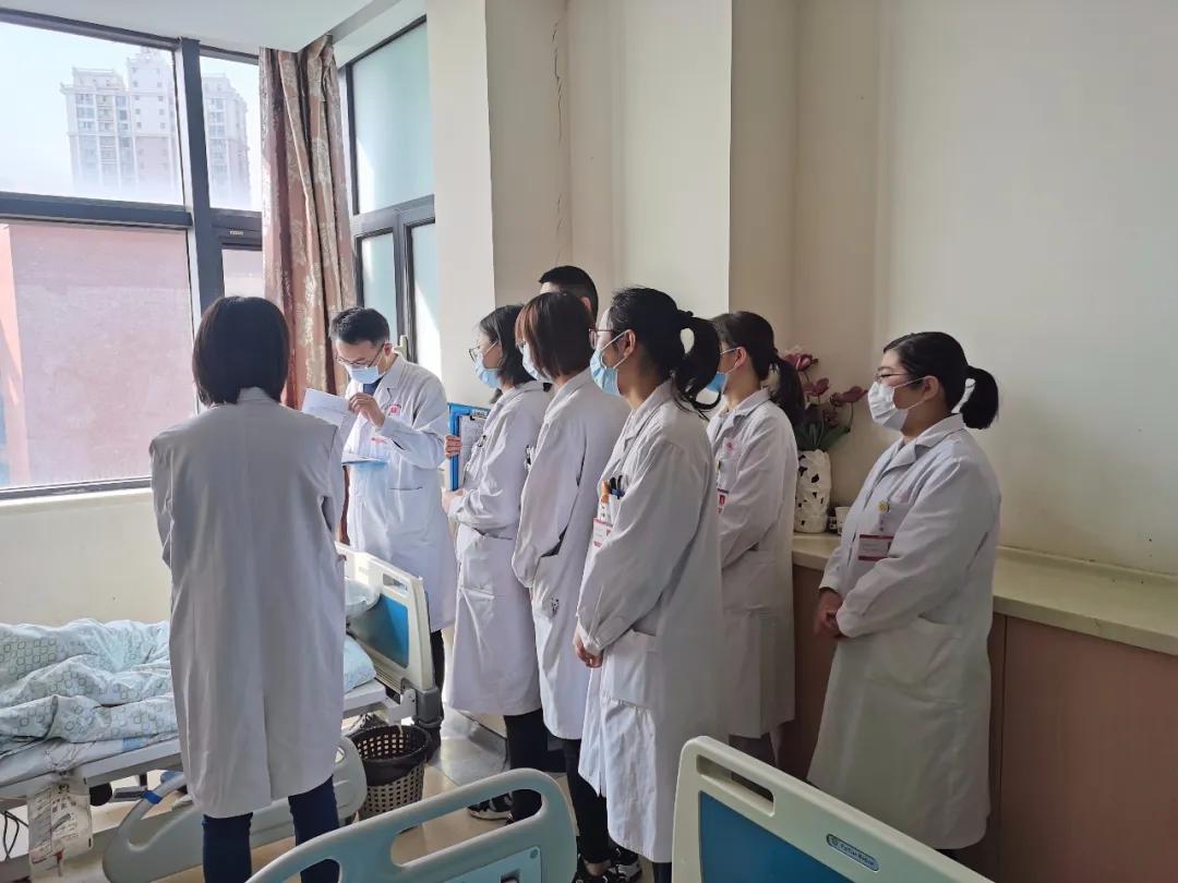 新闻产妇羊水破了,三胎产妇在医院死亡事件