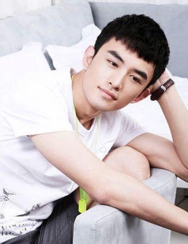 干净帅气阳光大男孩发型,阳光男孩帅气发型