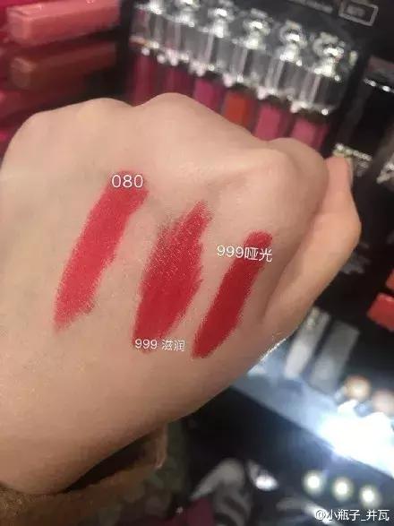 给女生买口红和包包意味着什么 (包包里必须要有的口红)