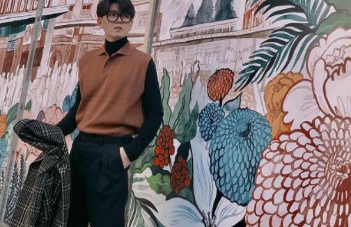 郭敬明为何叫小金人,郭敬明穿大衣完整视频