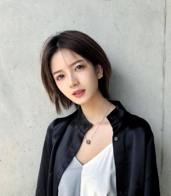 该留多长的头发，让你的身高来决定，剪对了显高还提升气质