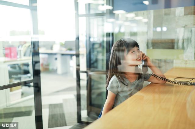 男子失恋后再次遇到心仪女孩,男子失恋遇到陌生女孩子