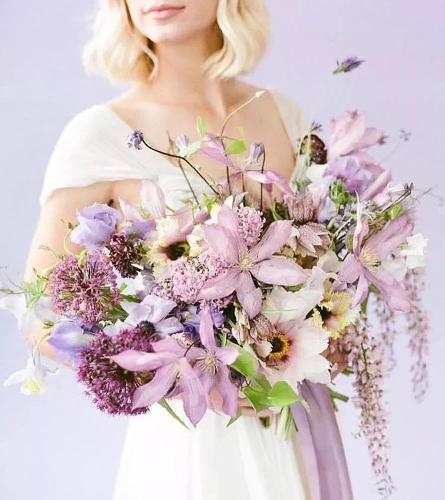 花要不要经常换水,花材正确处理方式及日常养护