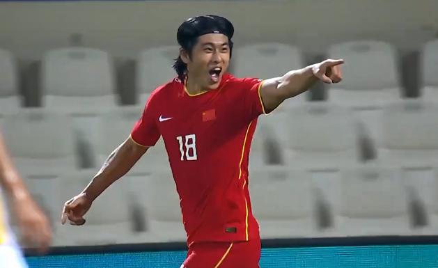 国足2球领先被追平,国足2-1逆转泰国武磊过人