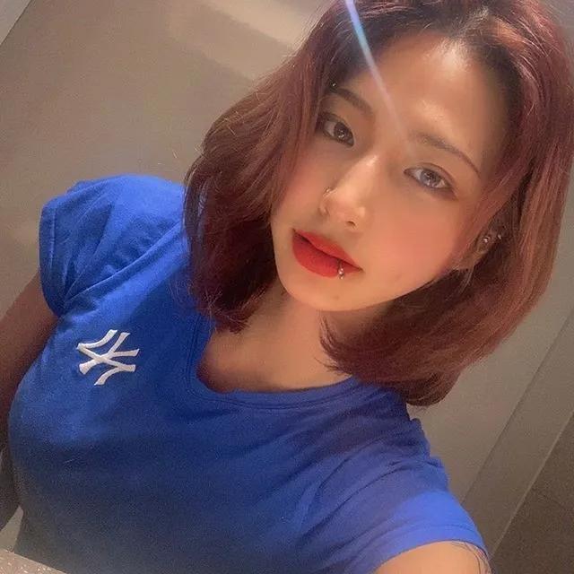 有纹身，爱穿刺，爱健身，这样的小姐姐你喜欢吗？