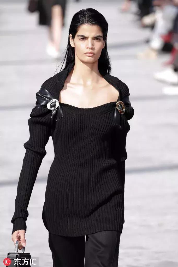 粉色打底适合什么颜色的外套,最适合女生的颜色