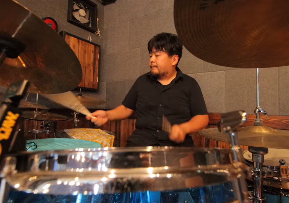 80后小伙回荒废十年的农村大学,80后小伙回荒废10年农村大学