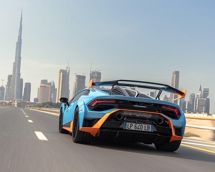 兰博基尼野牛vs大牛哪辆更好,2021款兰博基尼野牛