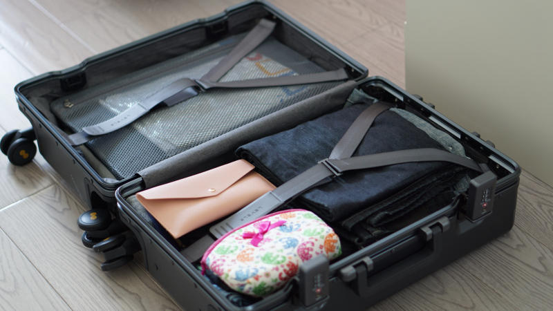 粗铝框设计，TSA密码锁，地平线8号行李箱，出差旅行好伙伴