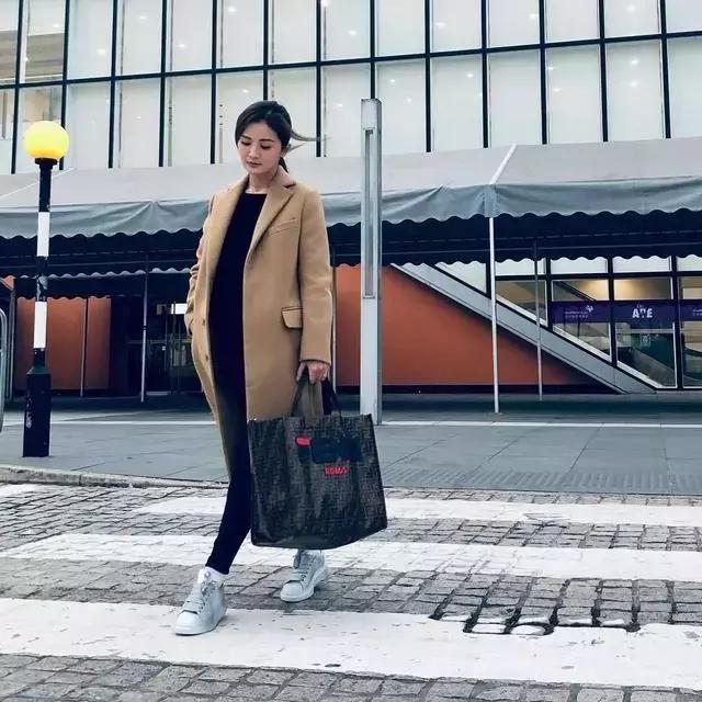 蔡卓妍出道至现今的照片,蔡卓妍出道22年再次站上巅峰