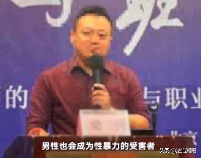 宜宾市老师梁某性侵案最新进展,男教师涉猥亵20名男生案开庭