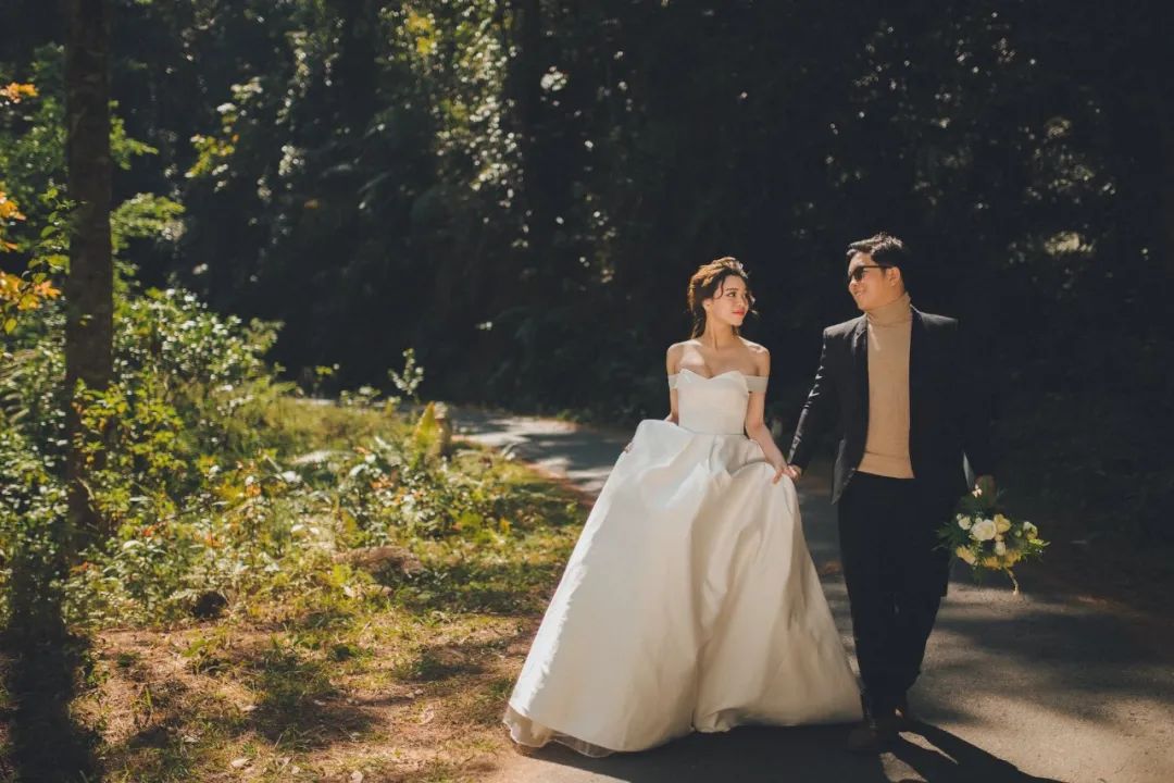 已婚男人跟女人逢场作戏的表现,男人对你是认真还是逢场作戏