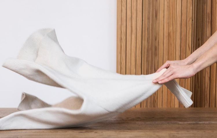 买了很贵的衣服值得吗,买羊绒衫还是买羊绒大衣