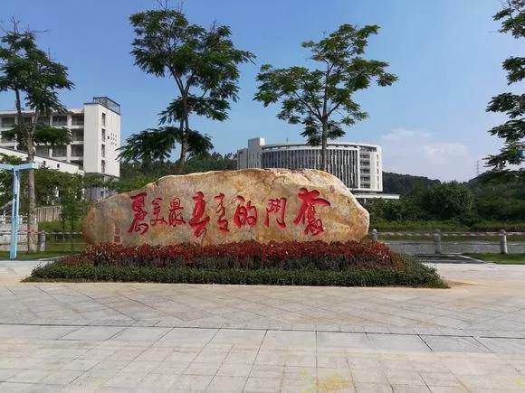 好的大学宿舍和差的大学的对比,大学宿舍差距大