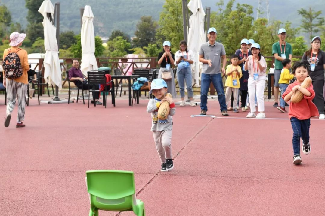 垃圾分类进社区保护环境我先行,垃圾分类我先行文明实践树新风