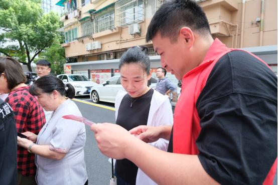 致敬高温天气下拼命工作的人,致敬在高温天气下工作的人