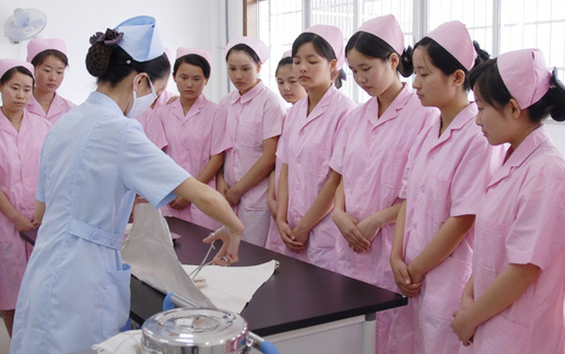 卫校好的学校有哪些,卫校好不好找工作