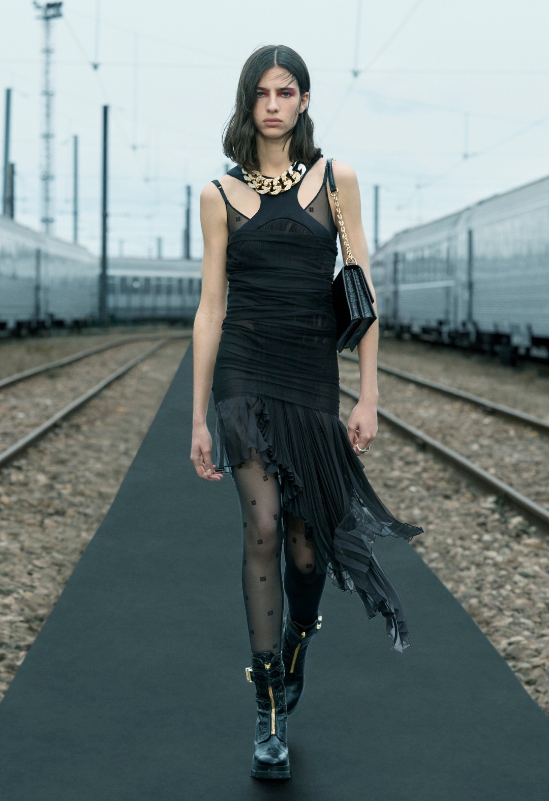 givenchy纪梵希范丞丞,givenchy代言人虞书欣