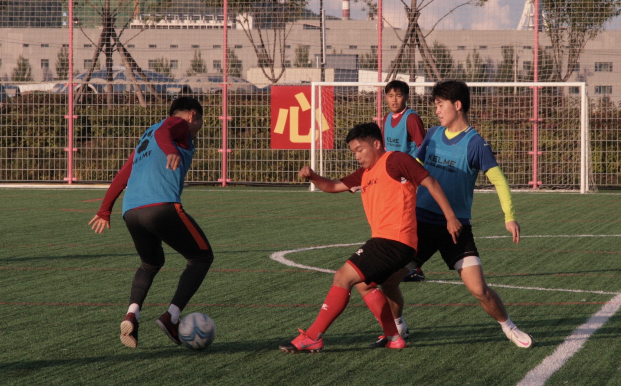 “龙井海兰江杯”大学生足球邀请赛开赛在即——新延边队一分为二，客串参赛