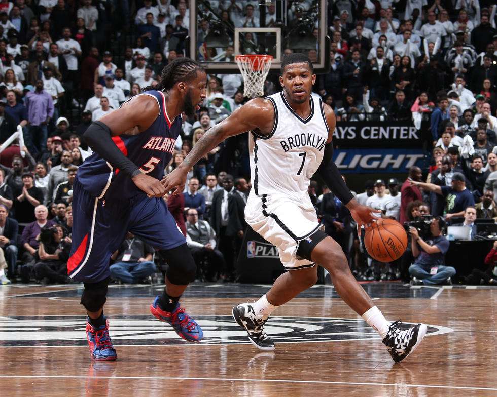 为什么有人能三威胁直接过人,三威胁晃过人后怎么进攻