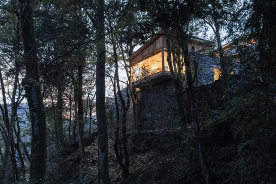 武大师兄弟复活湘西秘境，1块钱就能入股