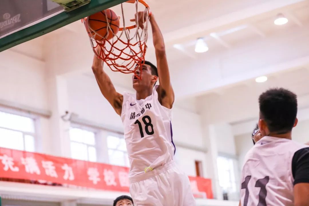 新·十六强齐亮相高中赛场见*力暴**隔扣丨18-19耐克高中联赛