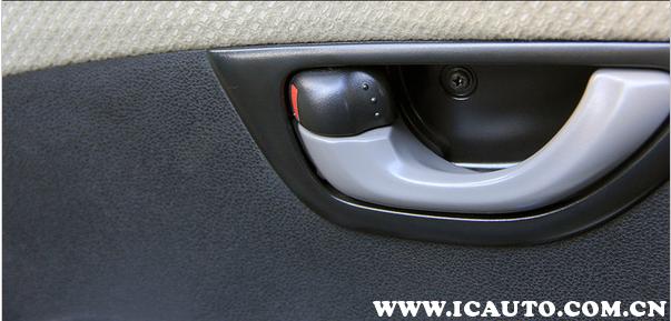 轿车后备箱怎么打开视频教程,比亚迪宋开后备箱按钮图解