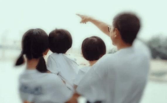 张杰谢娜合体小咖秀,谢娜挺孕肚不忘穿情侣装