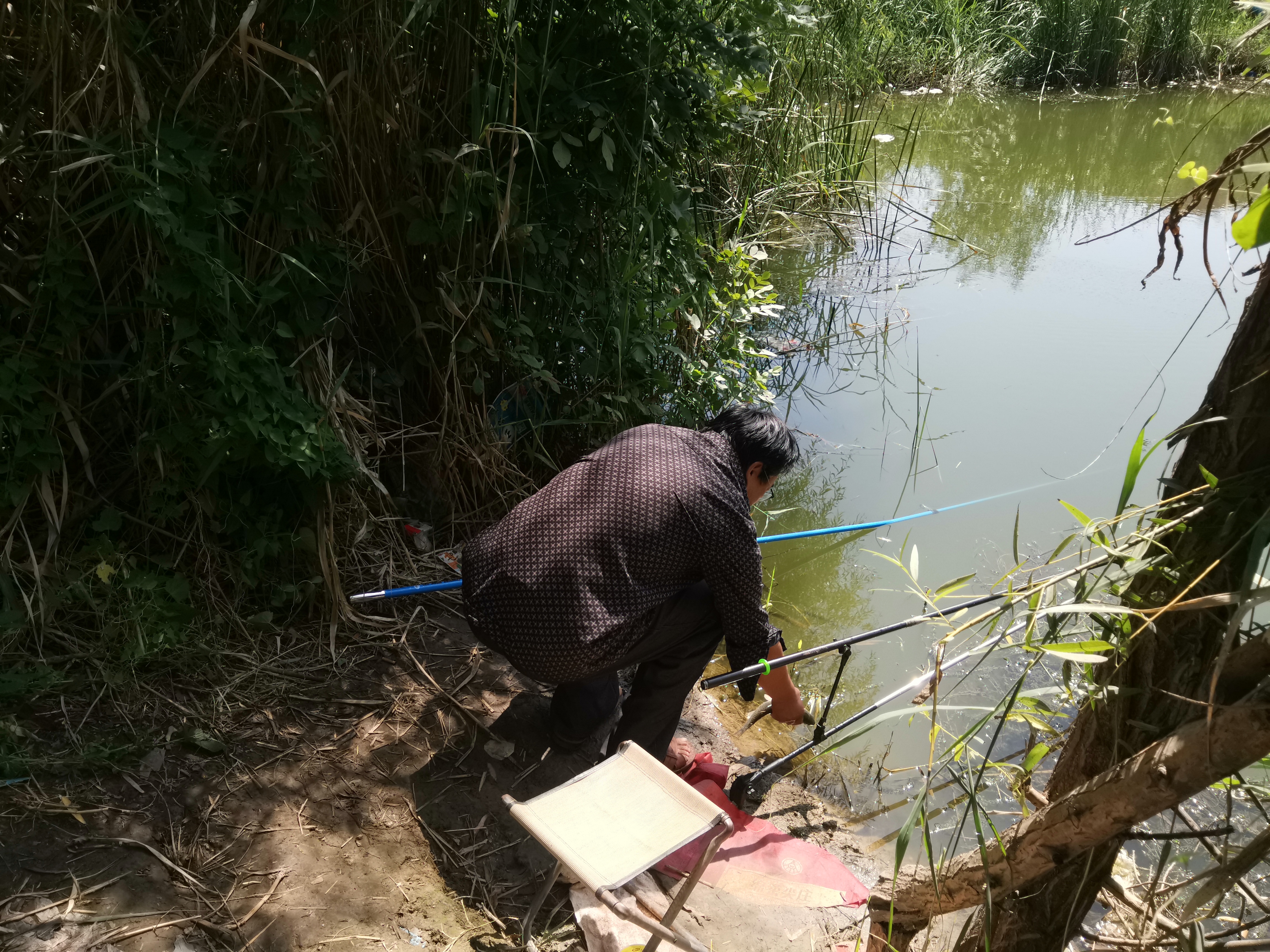 钓鱼时看不准窝料的位置,钓鱼找不准窝子