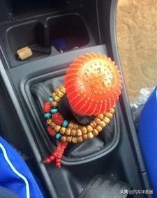 情人节开车接女朋友,情人节堵车女朋友要分手