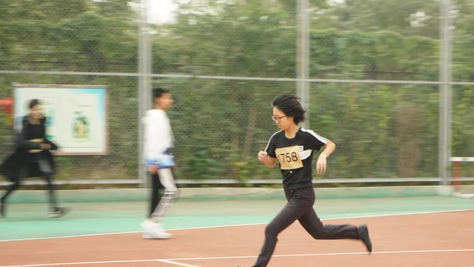 潞河国际2021毕业生访谈｜爱踢足球的埃默里女孩