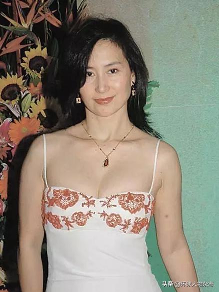 不惧威胁到联合国说出香港真相,日常疯狂为祖国打call,这位澳门“赌后”,牛