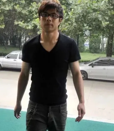 忘了挥手说再见望一路珍重,忘了挥手忘了说再见女声