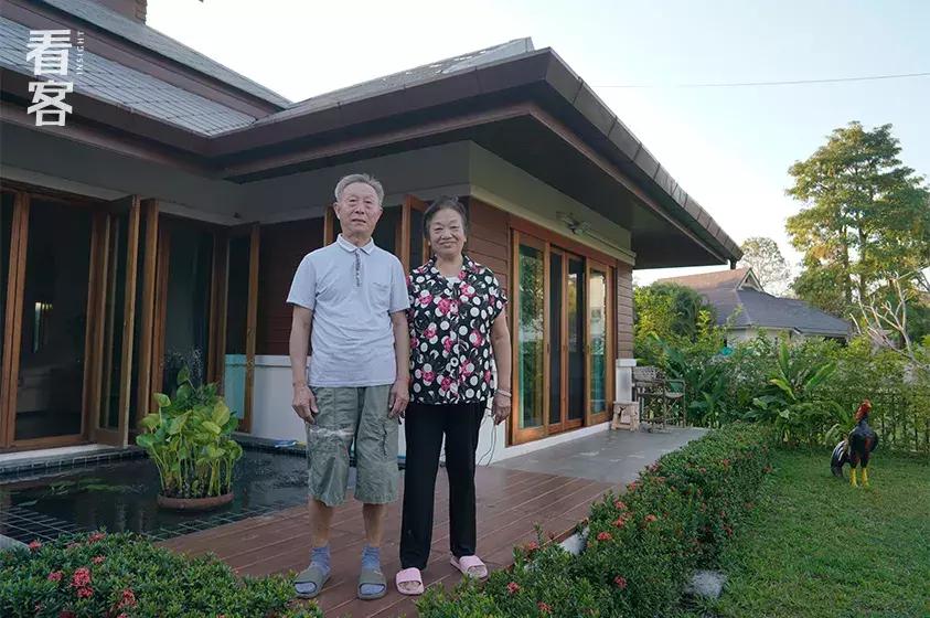 为了娃上学搬到城里,为了孩子全家去泰国读书