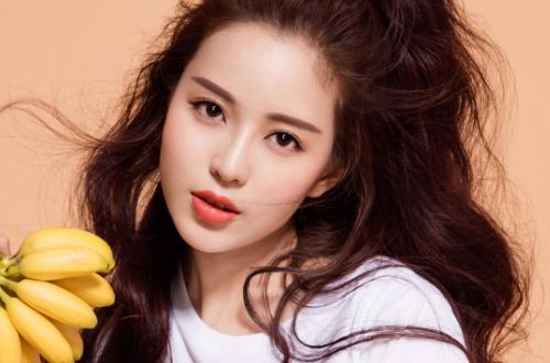 恋爱中男女的剪刀石头布,外国石头剪刀布接吻视频