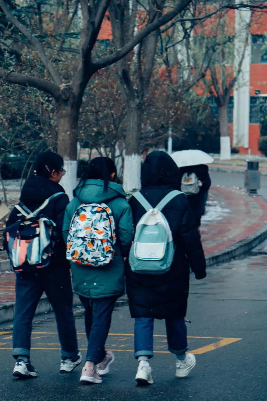 “你在看什么?”“兰大的烟火气”