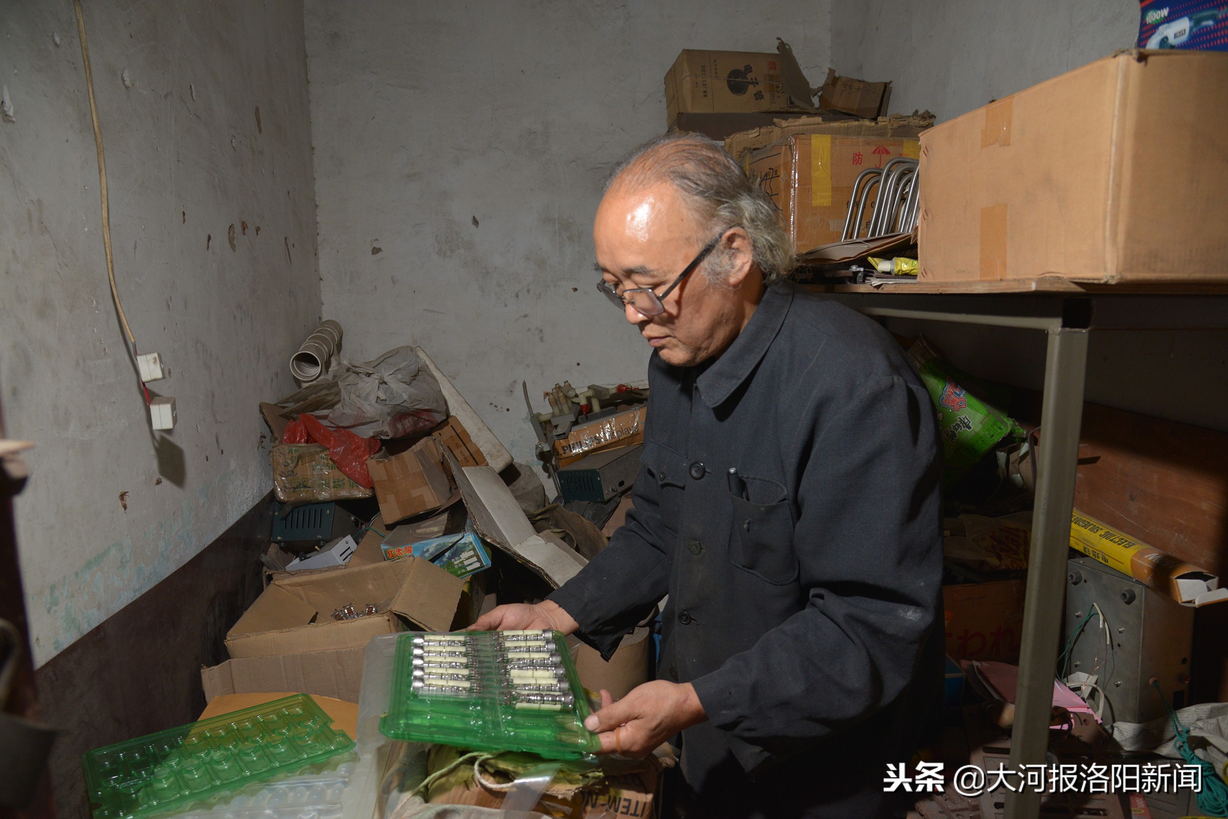 56岁大爷发明烧饼机器人,发明一台机器一天能做过亿张烧饼