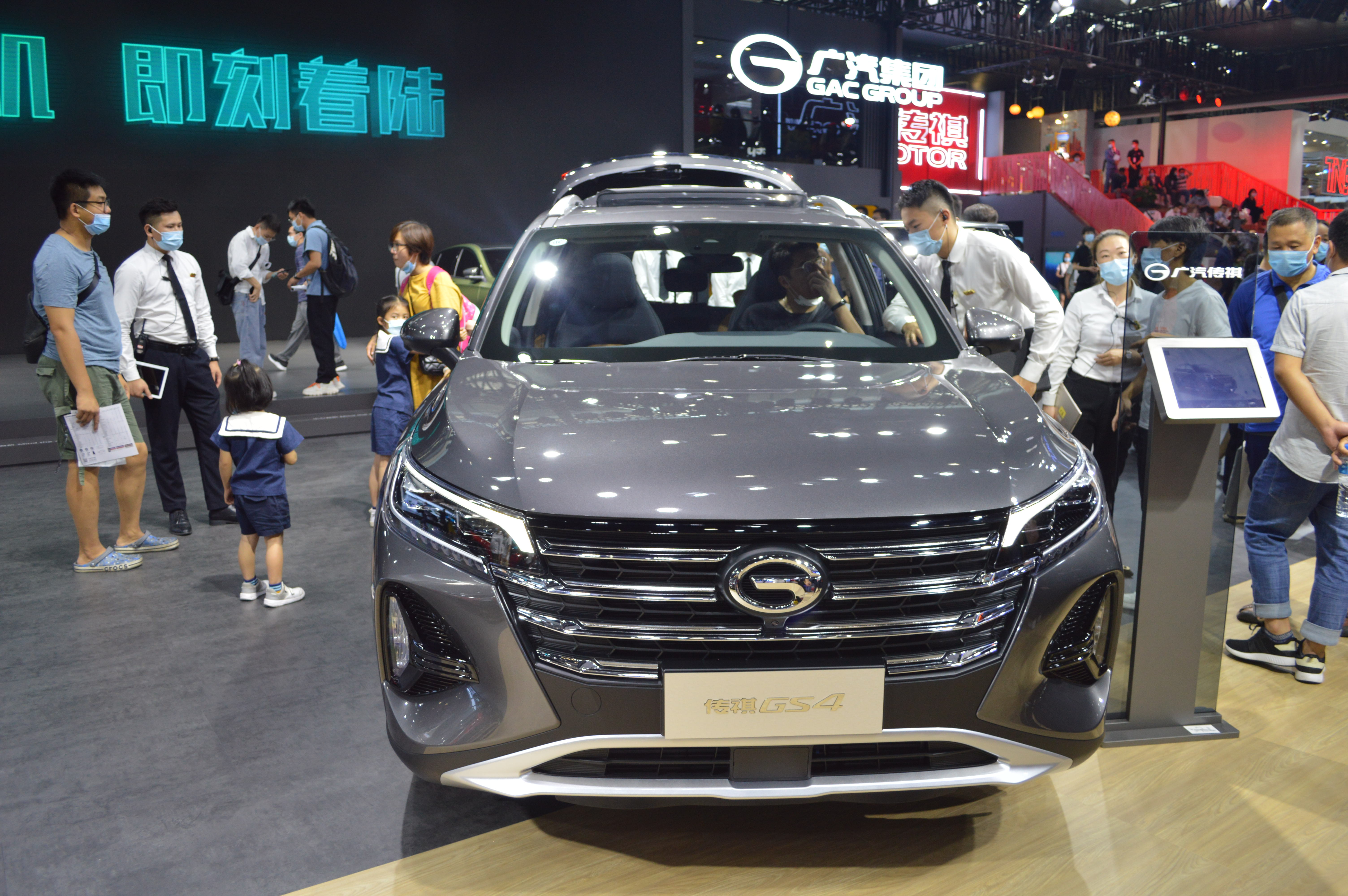 广州车展车模小姐姐,2019上海国际车展广汽传祺车模