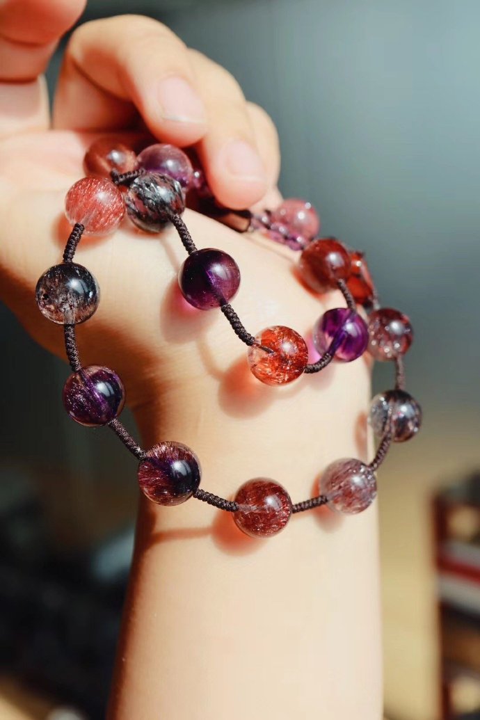 你会戴黄金首饰吗,什么类型的手链可以戴右手