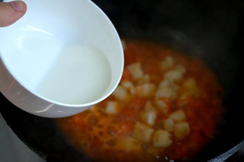 番茄鱼怎么做汤色好看,番茄鱼怎样做好吃而且简单