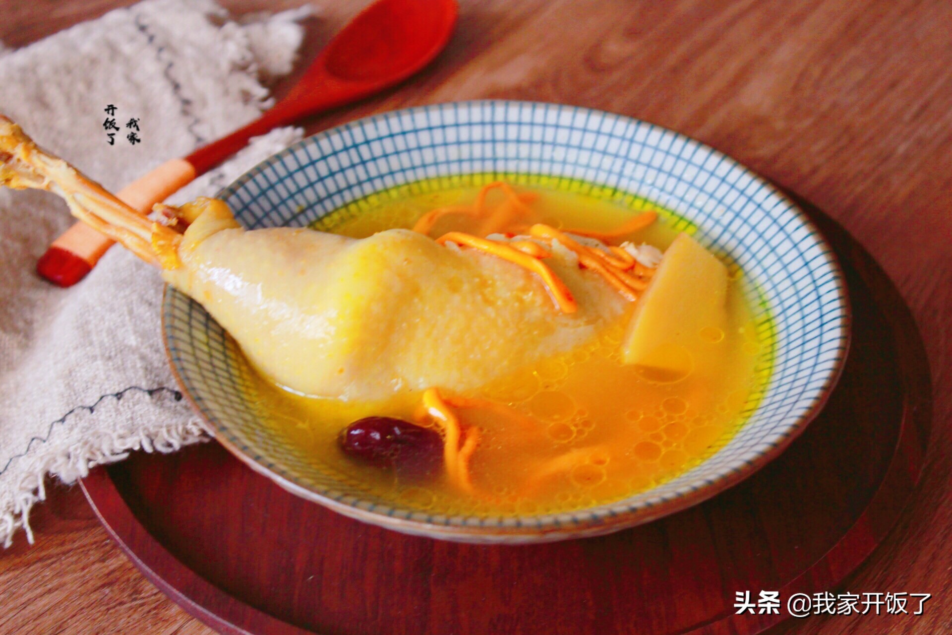 立冬进补乌鸡汤,立冬清补凉炖鸡汤