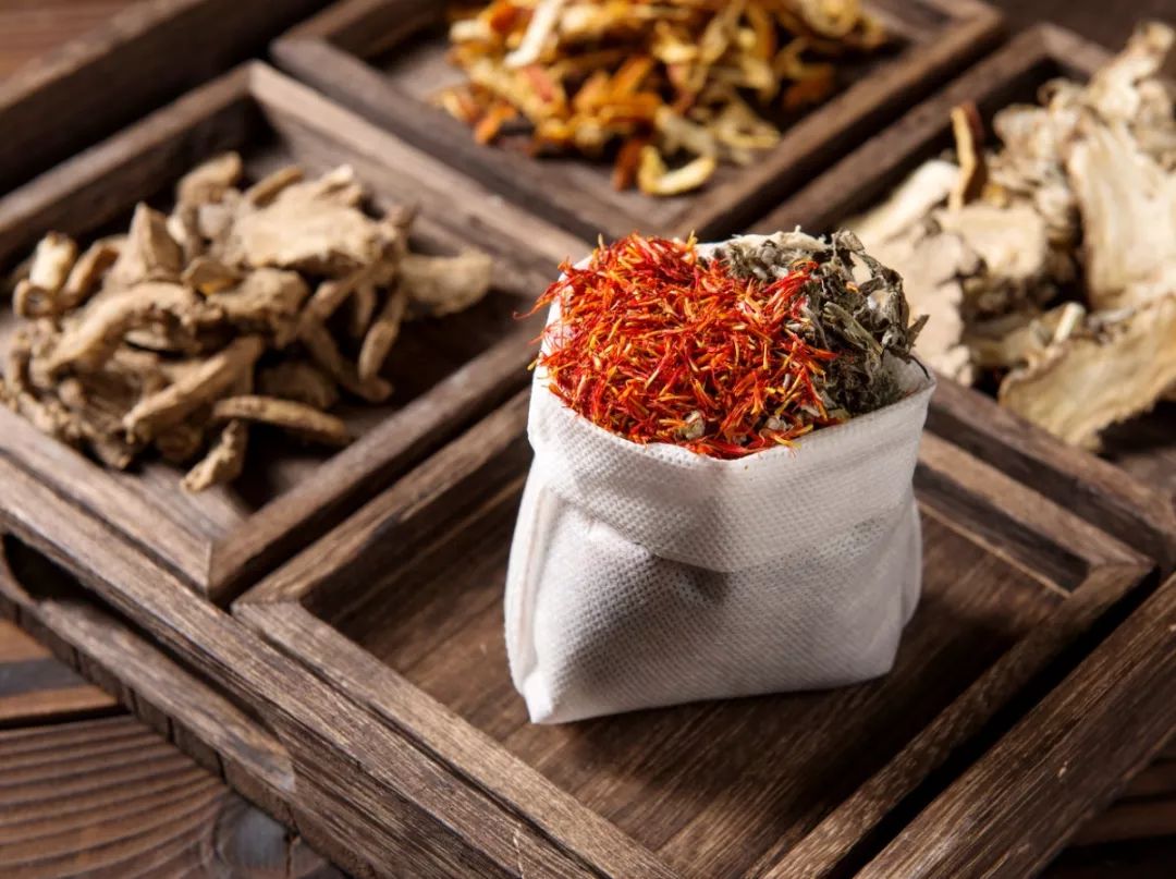 花椒红花老姜艾草艾叶泡脚能瘦吗,泡脚减肥法越泡越瘦学生党