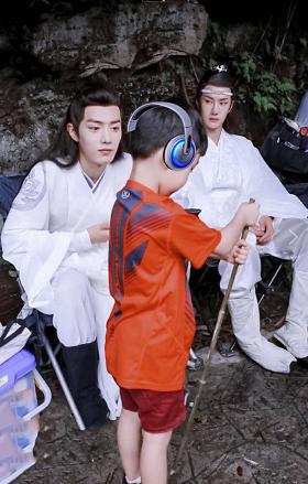 人间熙熙攘攘灯火璀璨,人间人间合唱版