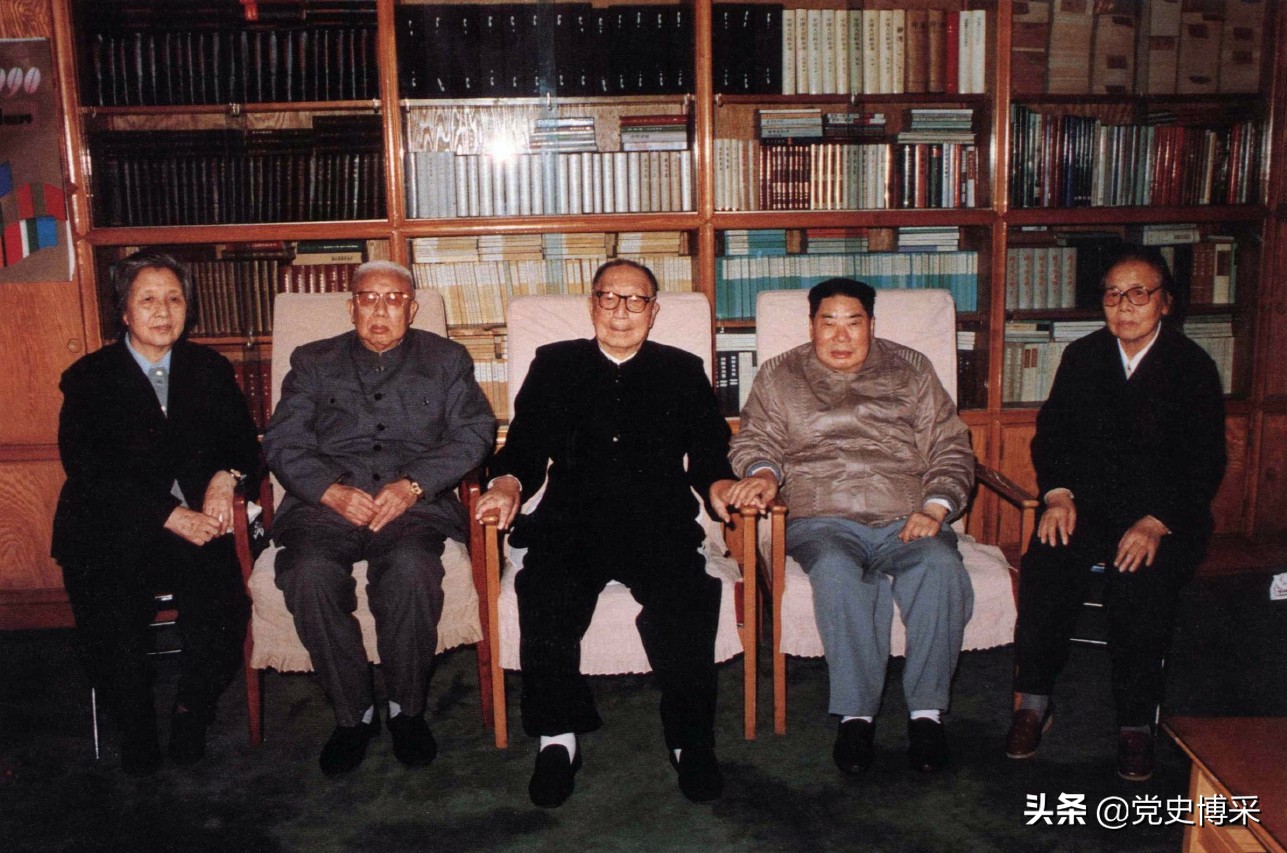 聂帅追悼会上，女儿的举动令人动容，骨灰安放开创八宝山先例