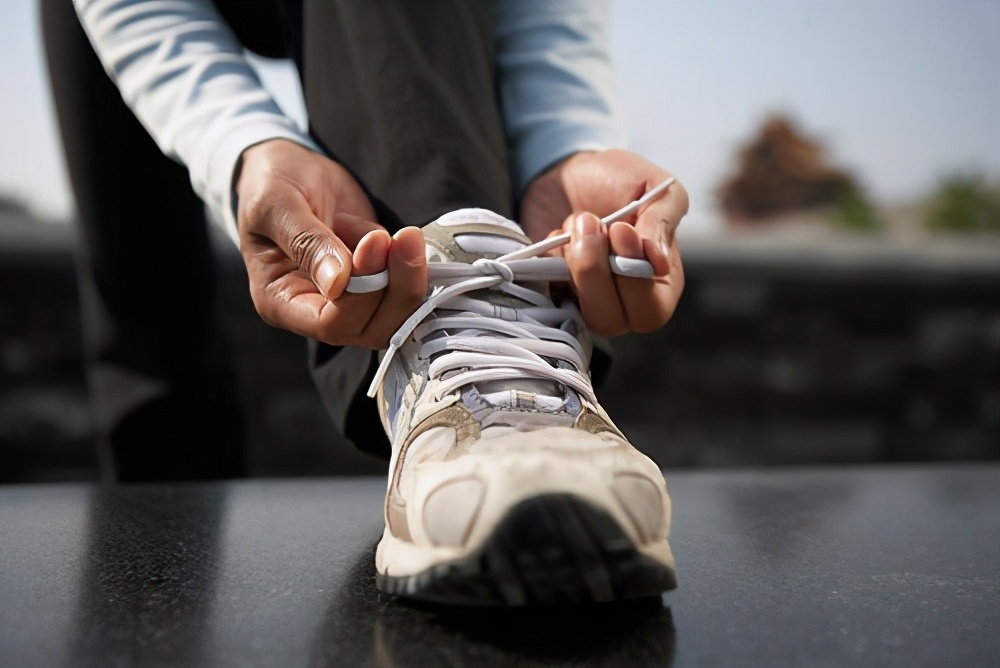 鞋怎么通风最快,鞋里边臭用什么办法解决